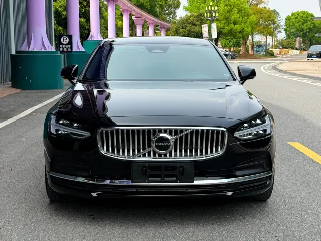 Volvo S90 — Фото автомобиля 2