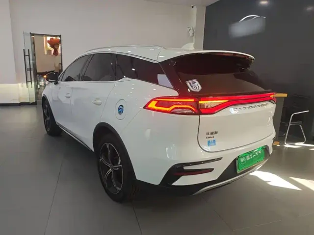 BYD Tang — Фото автомобиля 4