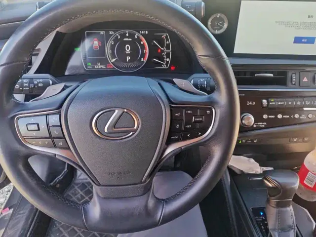 Lexus ES — Фото автомобиля 12