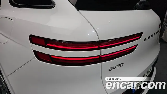 Genesis GV70 2.5T Бензин 2WD — Фото автомобиля 19