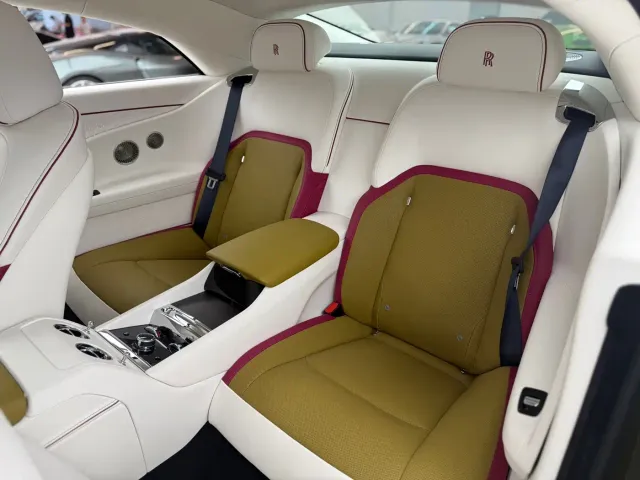 Rolls-Royce Spectre — Фото автомобиля 10