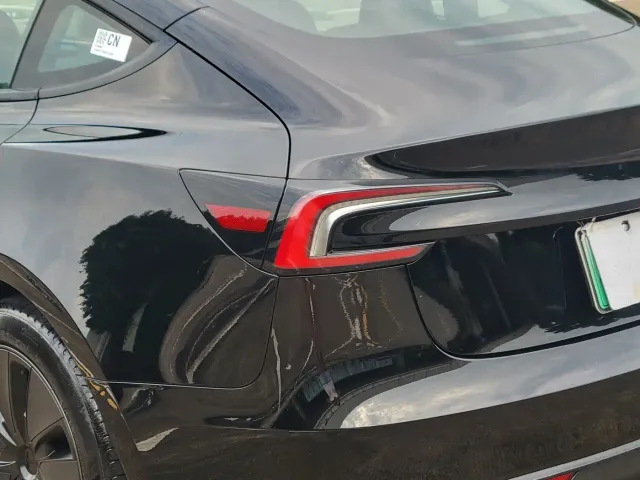 Tesla Model 3 — Фото автомобиля 19