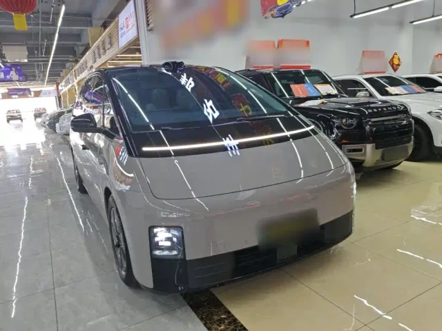 Li Auto MEGA — Фото автомобиля 3