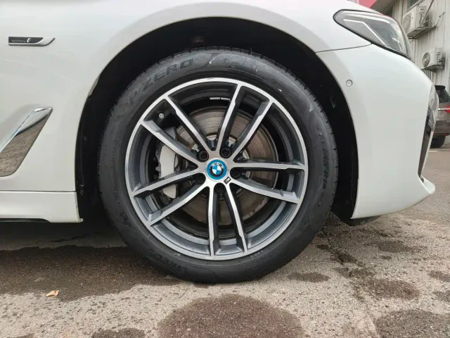 BMW 5 Series — Фото автомобиля 16
