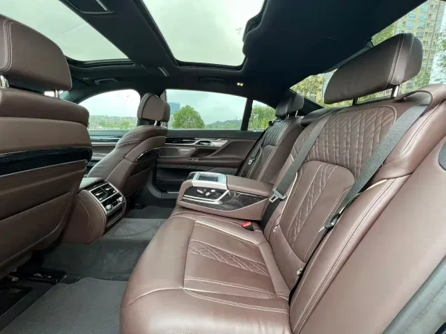 BMW 7 Series — Фото автомобиля 5
