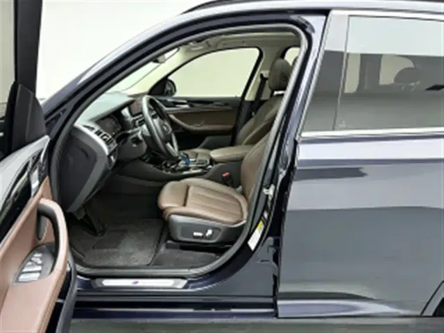 BMW iX3 — Фото автомобиля 11