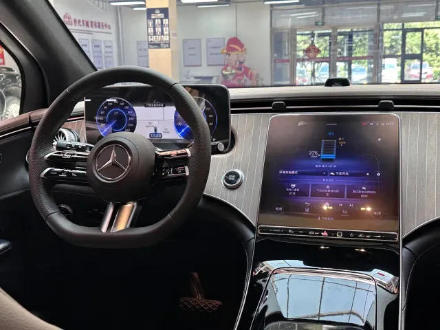 Mercedes-Benz EQE SUV — Фото автомобиля 22