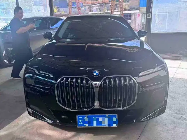 Фотография автомобиля — BMW 7 Series