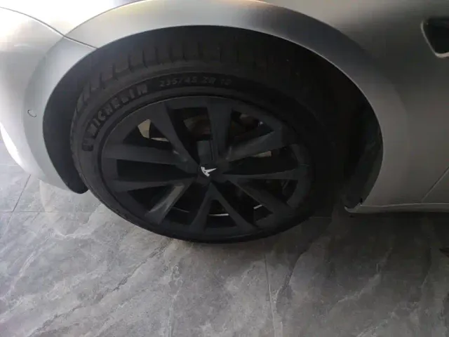 Tesla Model 3 — Фото автомобиля 22