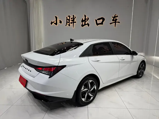 Hyundai Elantra — Фото автомобиля 4