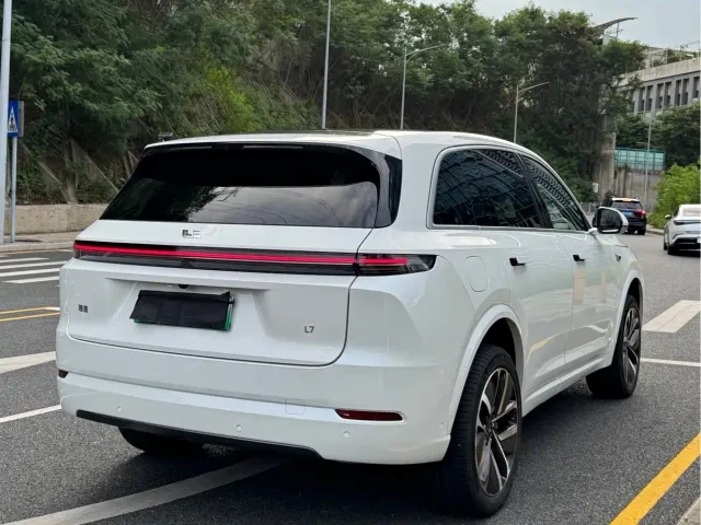 Li Auto L7 — Фото автомобиля 15