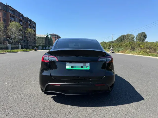 Tesla Model Y — Фото автомобиля 25