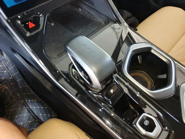 Geely Boyue L — Фото автомобиля 9