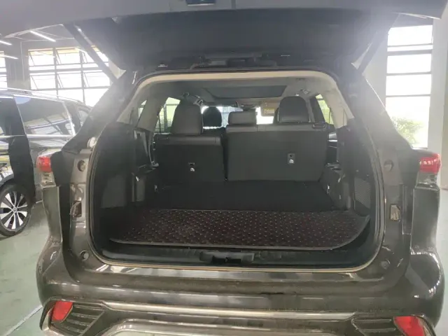 Toyota Highlander — Фото автомобиля 9