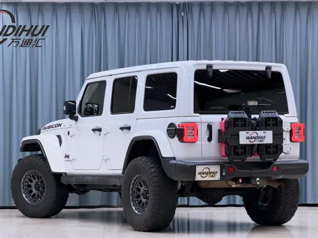 Jeep Wrangler — Фото автомобиля 16