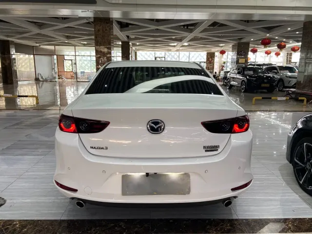 Mazda Axela — Фото автомобиля 5
