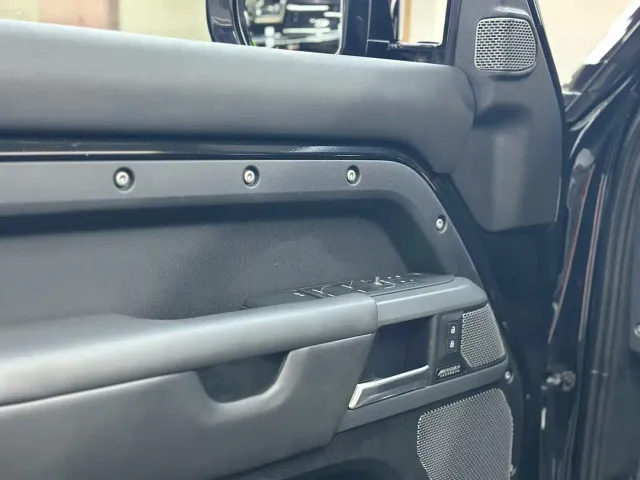 Land Rover Defender — Фото автомобиля 5