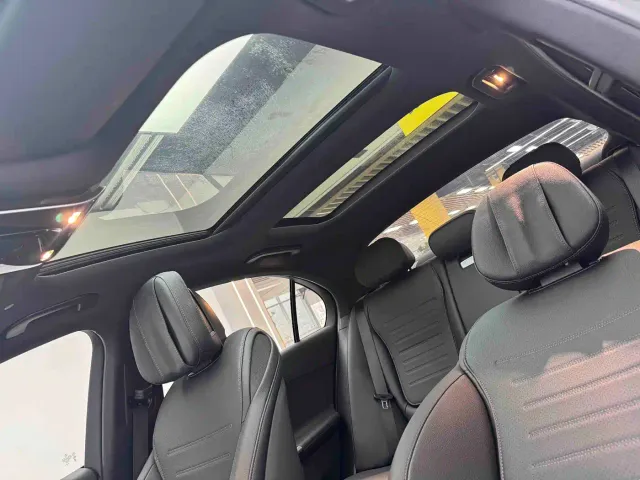 Mercedes-Benz C-Class — Фото автомобиля 12