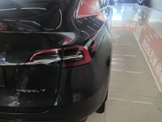 Tesla Model Y — Фото автомобиля 7