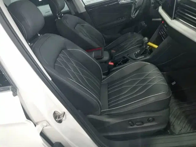 Volkswagen Tiguan L — Фото автомобиля 24