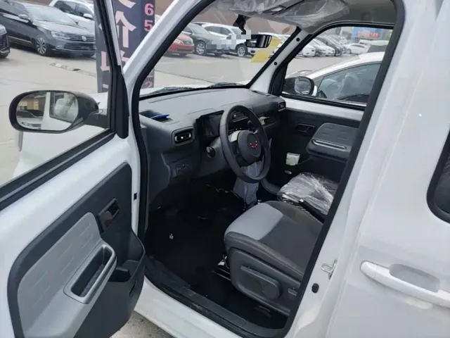 Wuling Zhiguang NEV — Фото автомобиля 15