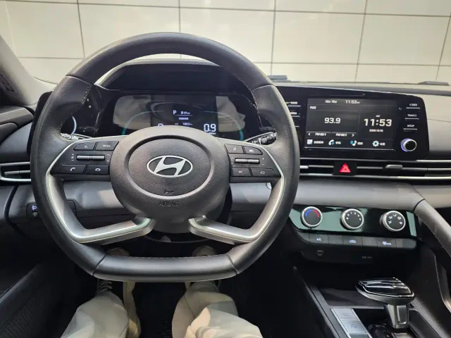 Hyundai Elantra — Фото автомобиля 16