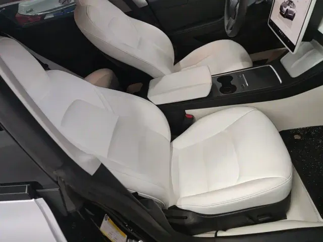 Tesla Model 3 — Фото автомобиля 24