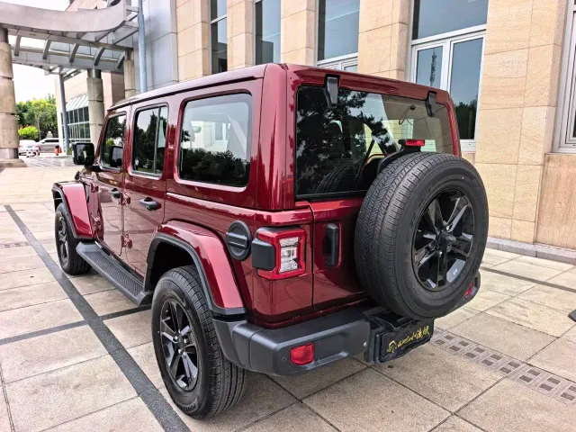 Jeep Wrangler — Фото автомобиля 13