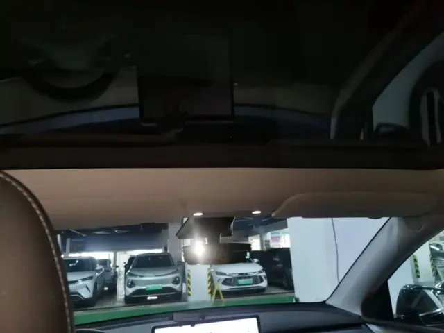 Tesla Model Y — Фото автомобиля 17