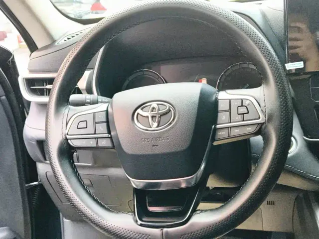 Toyota Highlander — Фото автомобиля 15