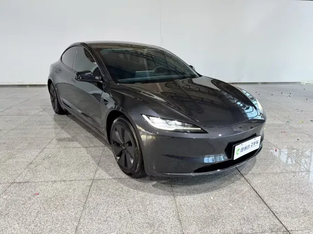 Tesla Model 3 — Фото автомобиля 28