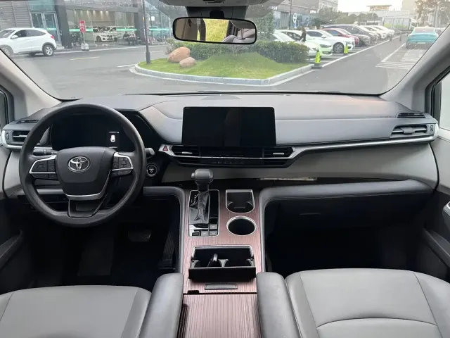 Toyota Granvia — Фото автомобиля 4