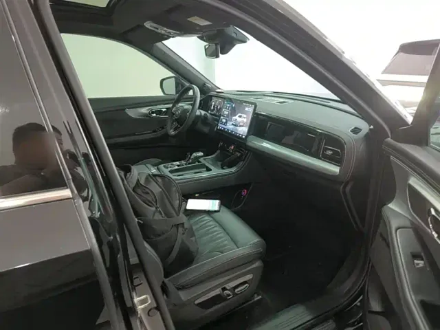 GAC Trumpchi GS8 — Фото автомобиля 24