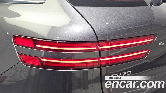 Genesis GV70 — Фото автомобиля 23