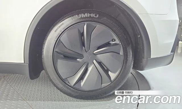 Tesla Model Y — Фото автомобиля 6