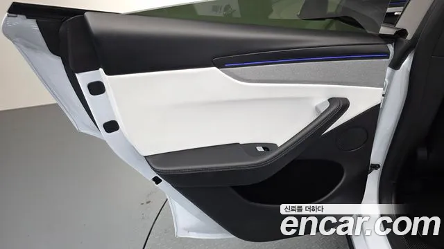 Tesla Model Y — Фото автомобиля 14