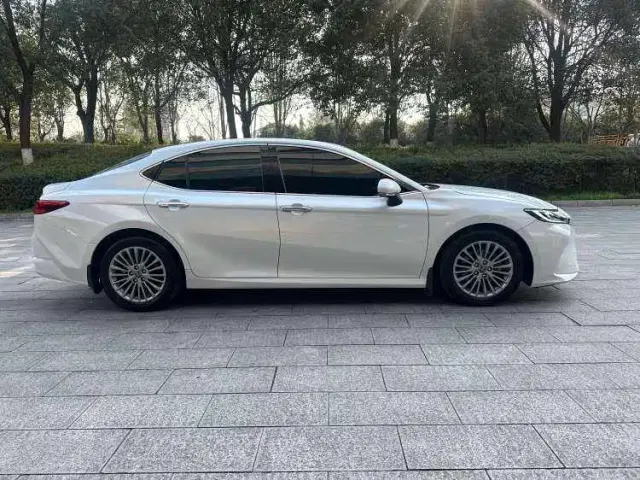 Toyota Camry — Фото автомобиля 2