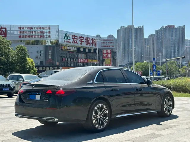 Mercedes-Benz E-Class — Фото автомобиля 6