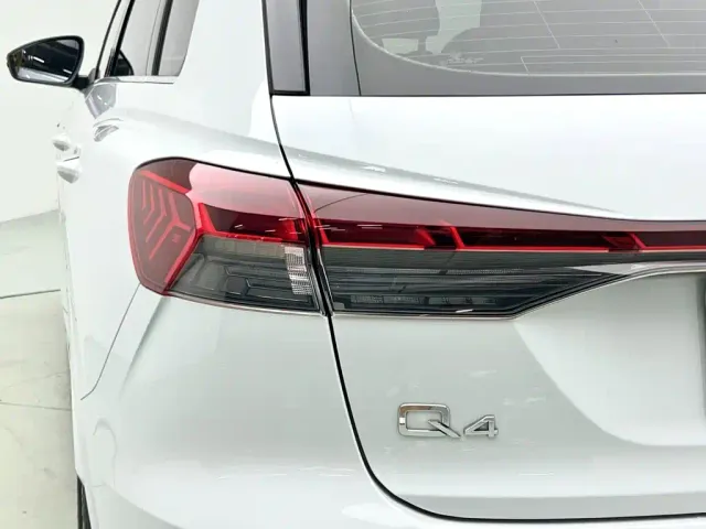 Audi Q4 e-tron — Фото автомобиля 3