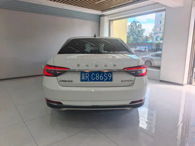 Skoda Superb — Фото автомобиля 5
