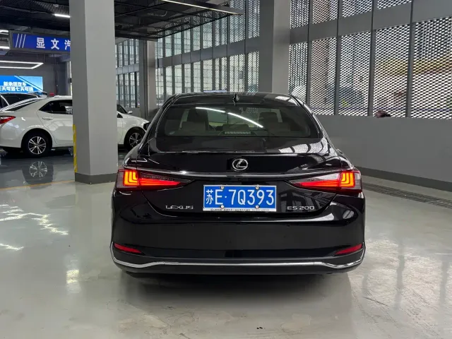Lexus ES — Фото автомобиля 15