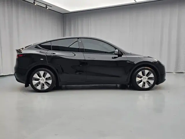 Tesla Model Y — Фото автомобиля 4