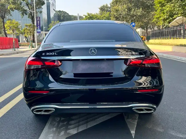 Mercedes-Benz E-Class — Фото автомобиля 4