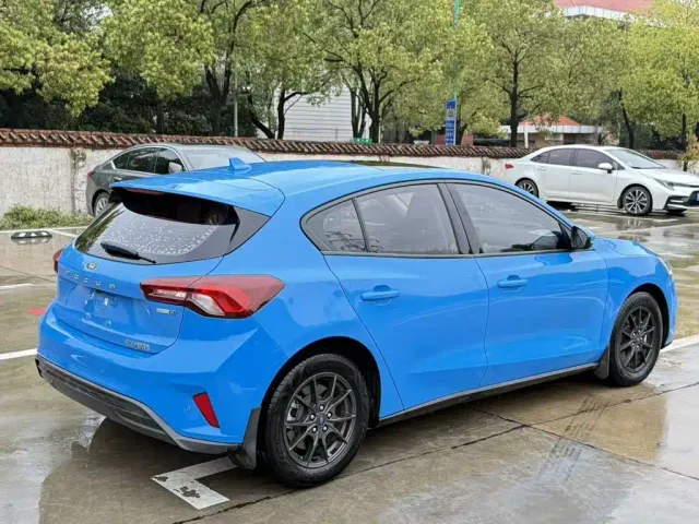 Ford Focus — Фото автомобиля 4