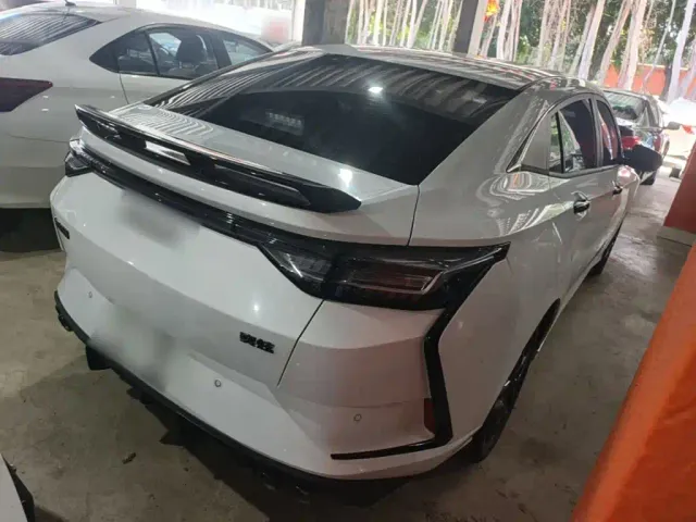 Dongfeng Yixuan — Фото автомобиля 6