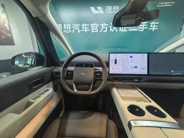 Li Auto MEGA — Фото автомобиля 20