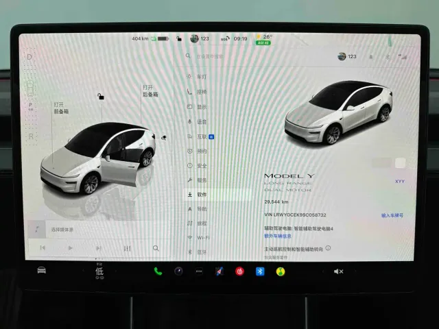 Tesla Model Y — Фото автомобиля 13