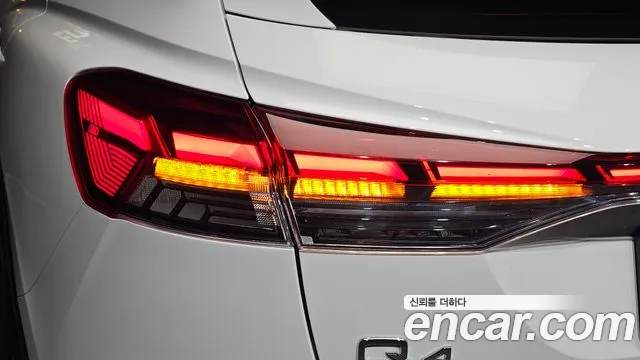 Audi Q4 e-tron F4 — Фото автомобиля 8