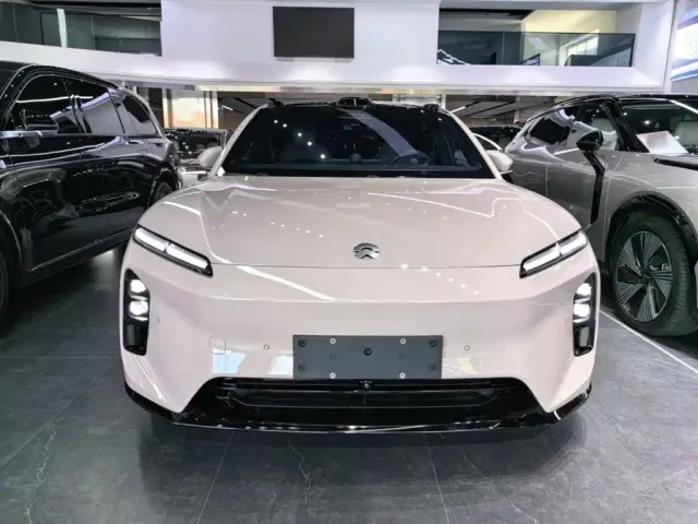 Nio ET5 — Фото автомобиля 2