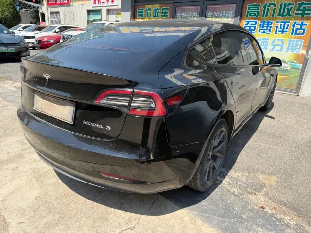 Tesla Model 3 — Фото автомобиля 10